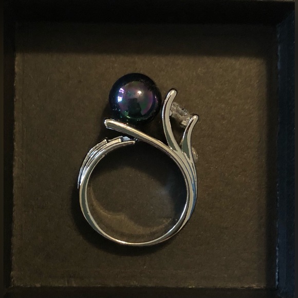 Jewelry - 💰SALE💰Ring; 925 Silver Plated; Inlaid Spherical Synthetic Stone